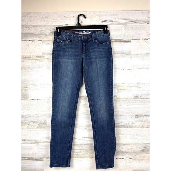 Tommy Hilfiger Women’s 2 Blue Zip Low Rise Modern Skinny Denim Jeans NEW - Picture 1 of 8
